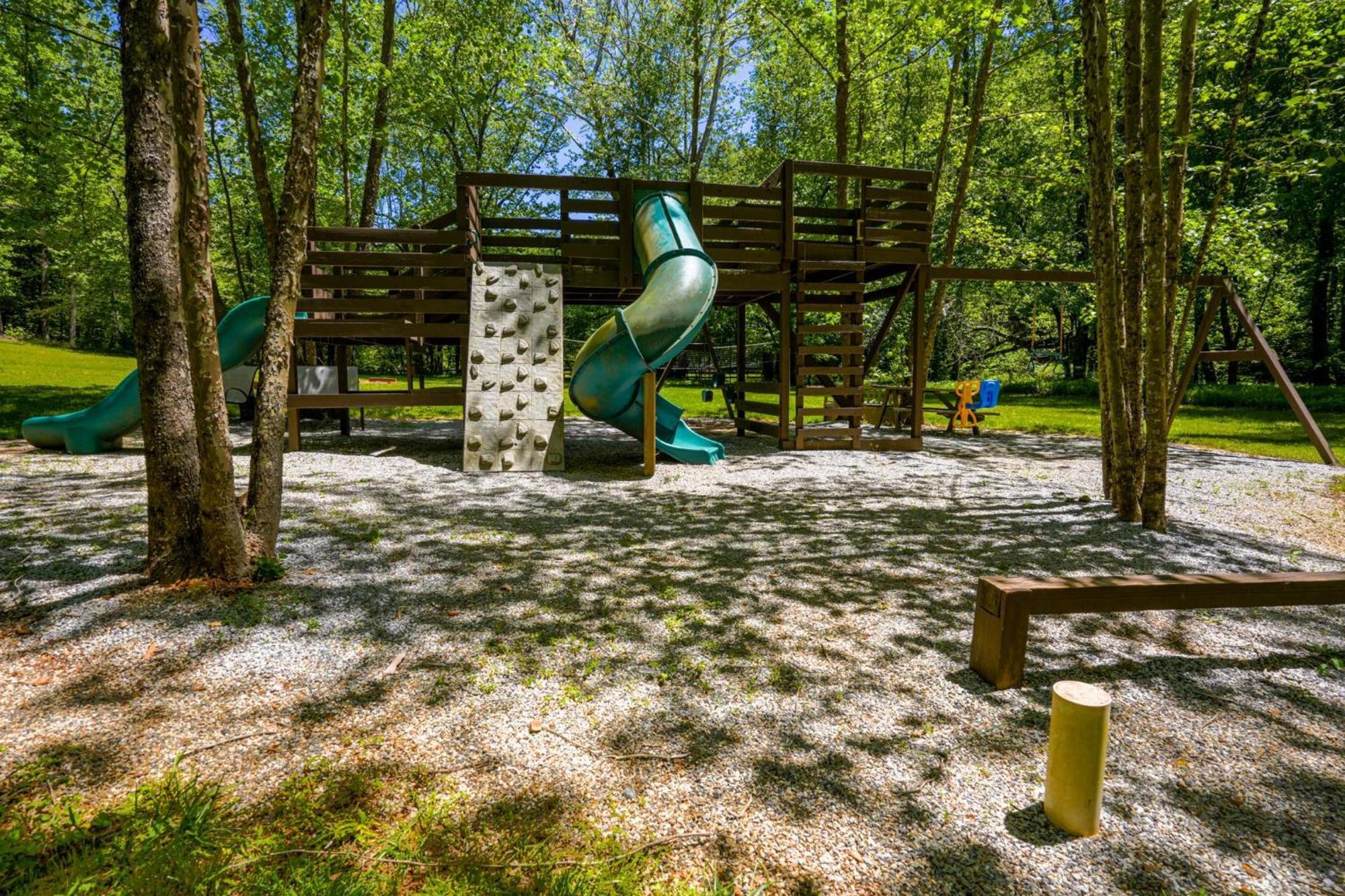 The Big Little Cabin - Hot Tub & Playground ดาห์ลอนีกา ภายนอก รูปภาพ
