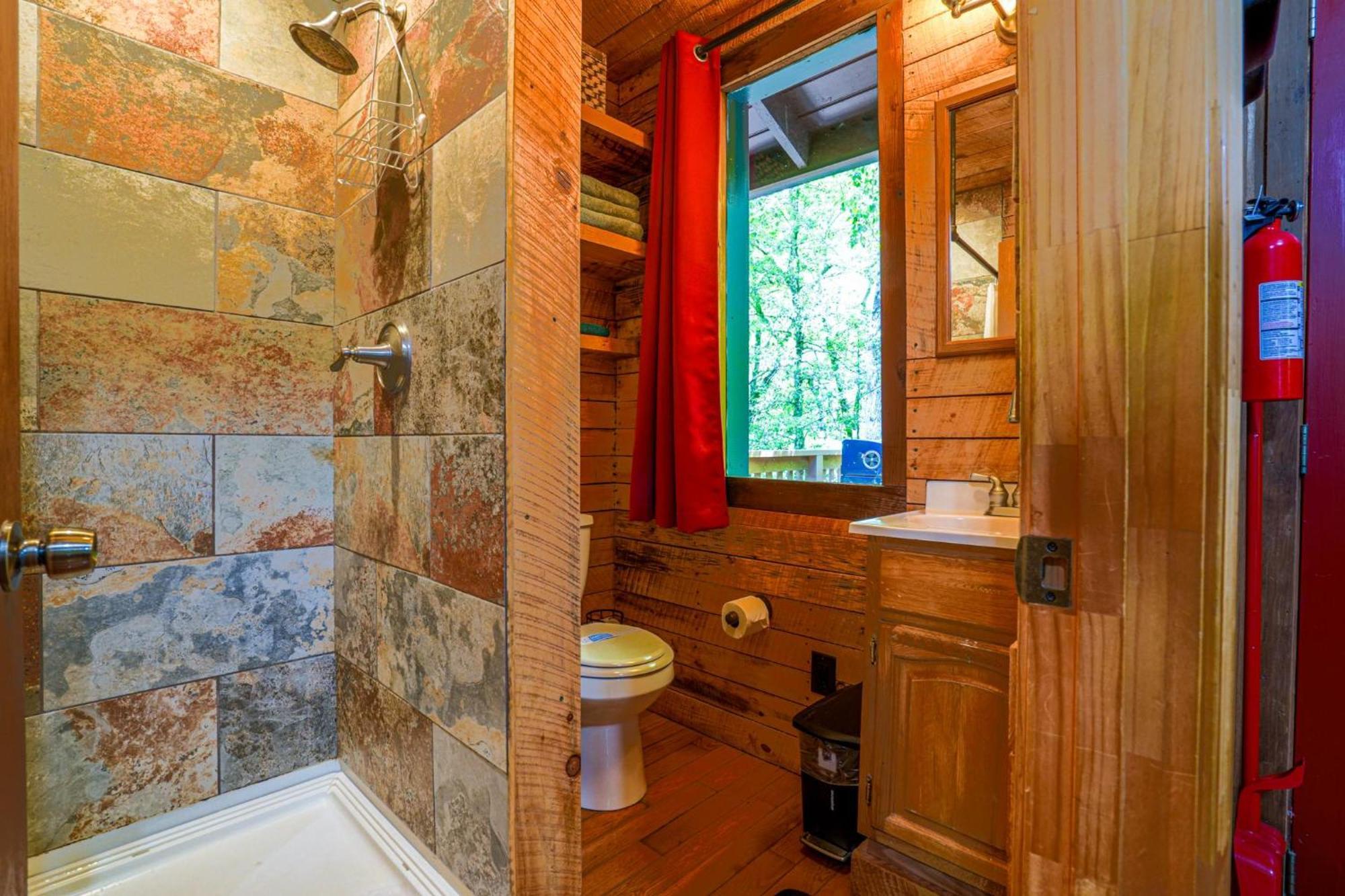 The Big Little Cabin - Hot Tub & Playground ดาห์ลอนีกา ภายนอก รูปภาพ