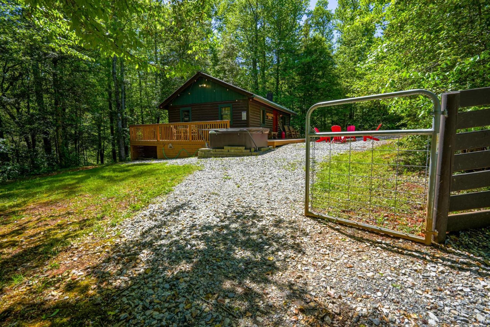 The Big Little Cabin - Hot Tub & Playground ดาห์ลอนีกา ภายนอก รูปภาพ