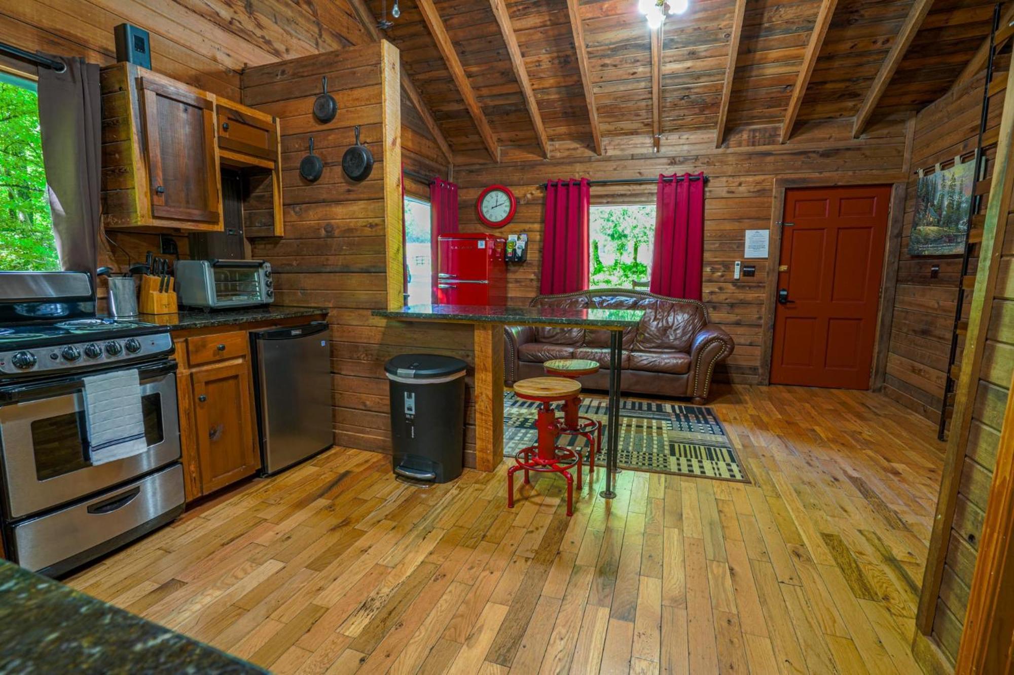 The Big Little Cabin - Hot Tub & Playground ดาห์ลอนีกา ภายนอก รูปภาพ
