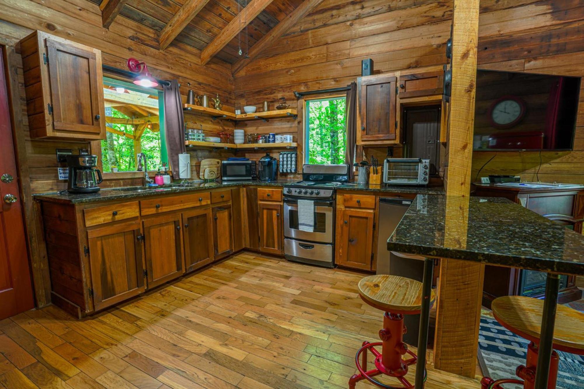 The Big Little Cabin - Hot Tub & Playground ดาห์ลอนีกา ภายนอก รูปภาพ