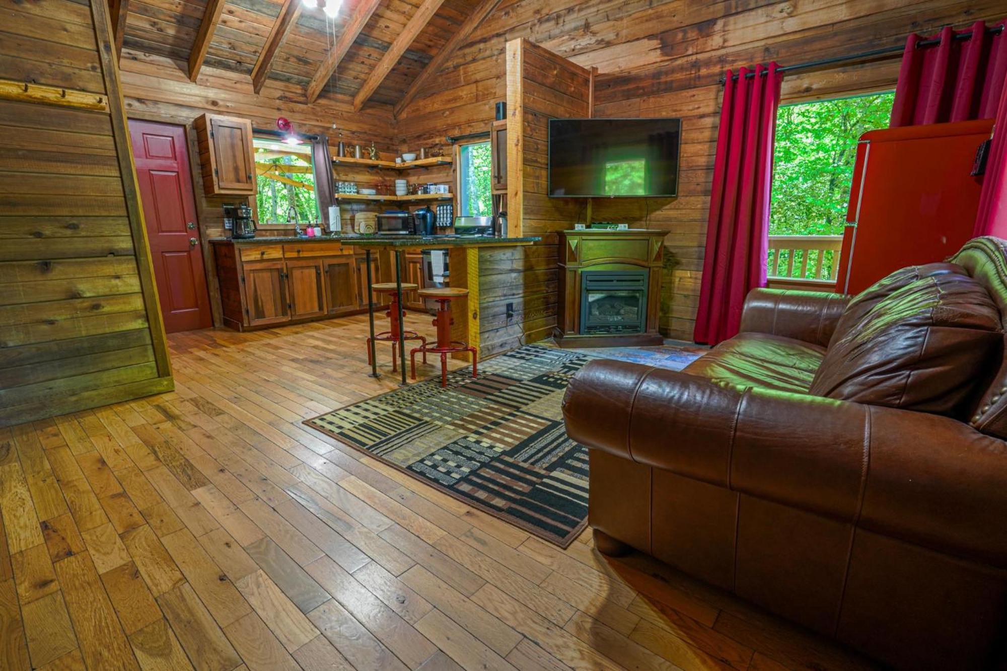 The Big Little Cabin - Hot Tub & Playground ดาห์ลอนีกา ภายนอก รูปภาพ